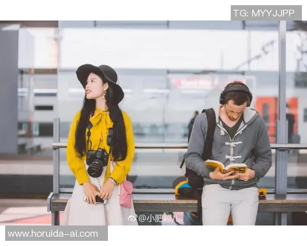 足球明星街头闲逛时尚瞬间展现独特魅力与生活态度 足球明星街头闲逛时尚瞬间展现独特魅力与生活态度